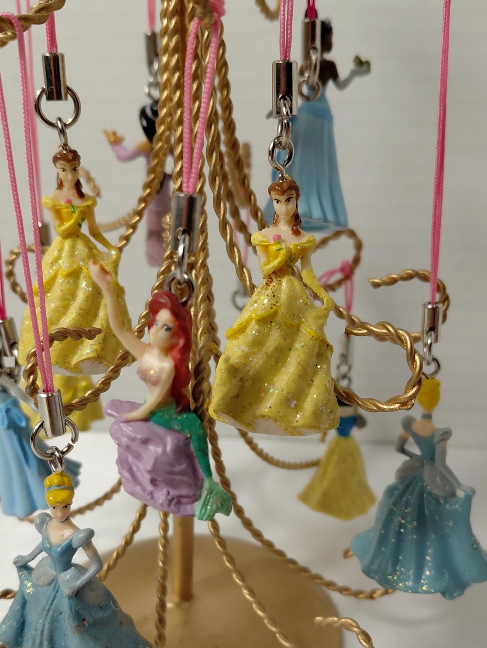 Mini Gold Tree With Mini Disney Princesses - Picture 4 of 6